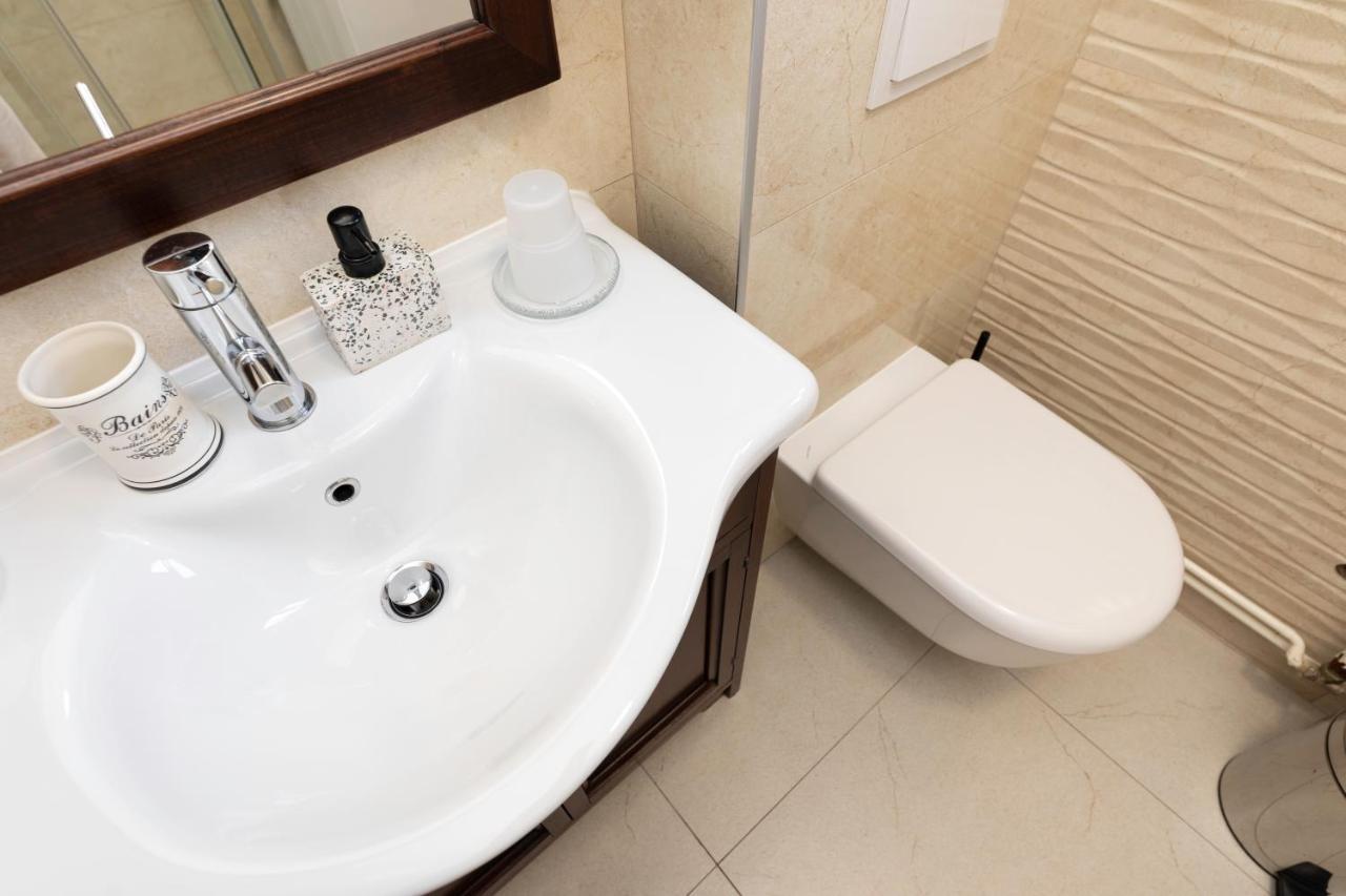 Apartments Ana Малинска Экстерьер фото