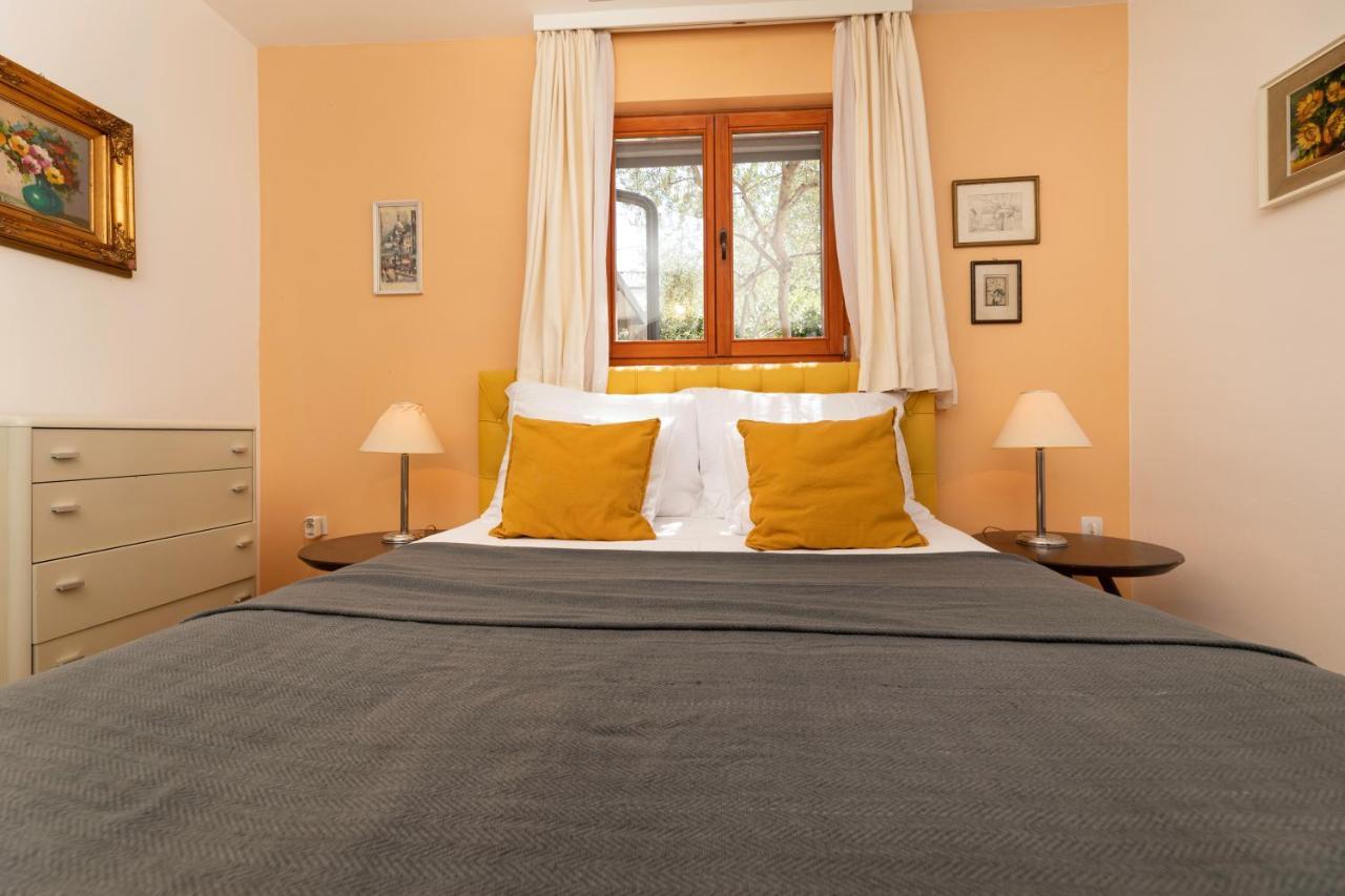 Apartments Ana Малинска Экстерьер фото