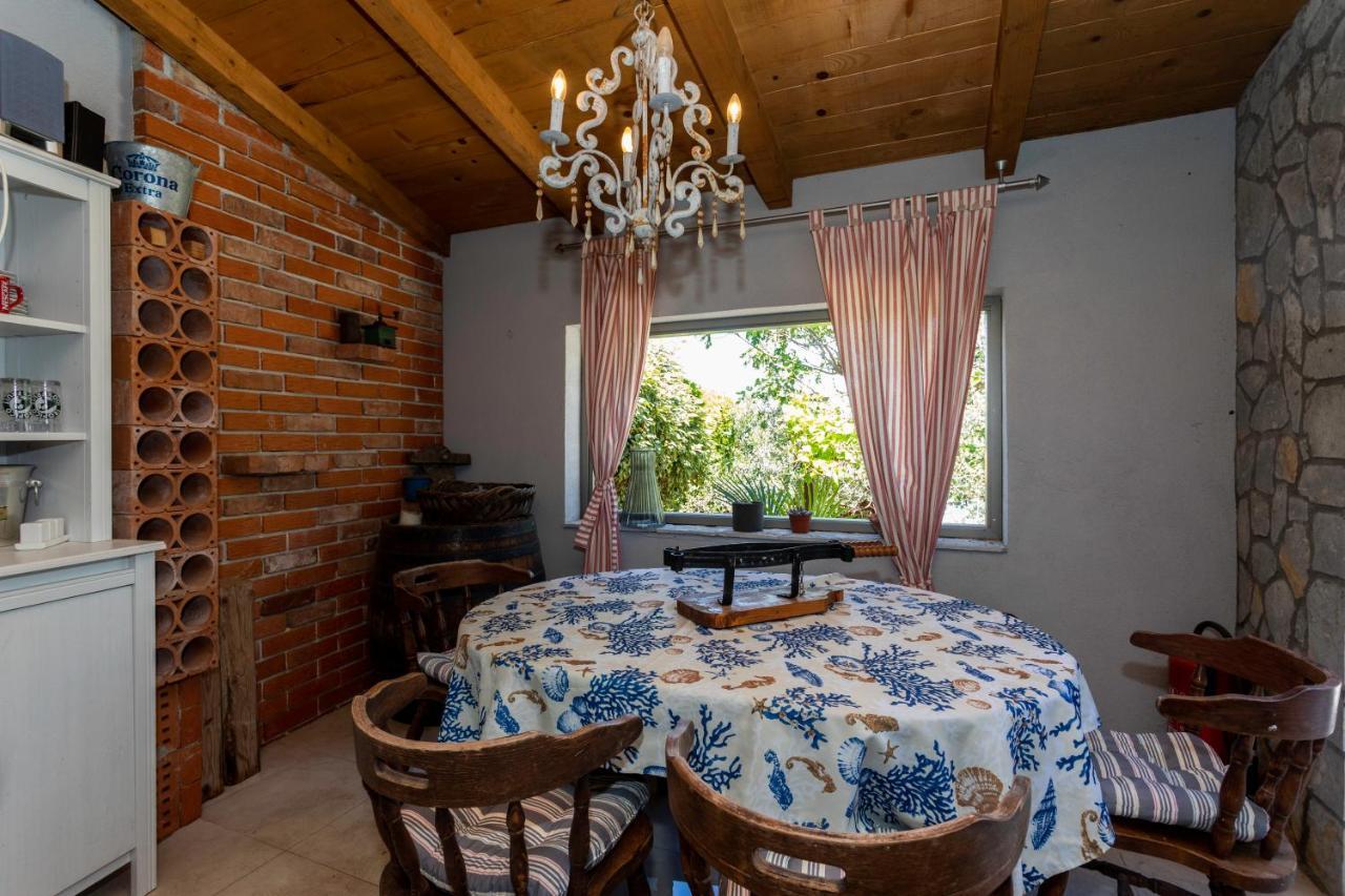 Apartments Ana Малинска Экстерьер фото